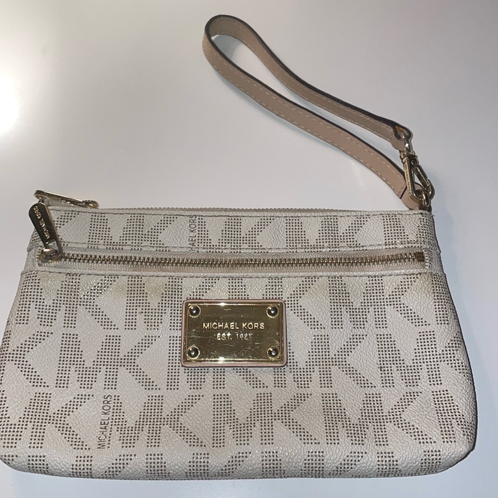 Micheal kors wristlet